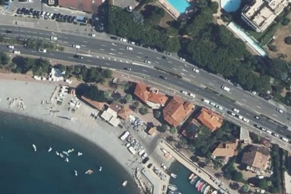 Luftaufnahme des Standorts des Markts in der Fischhalle in Cagnes-sur-Mer