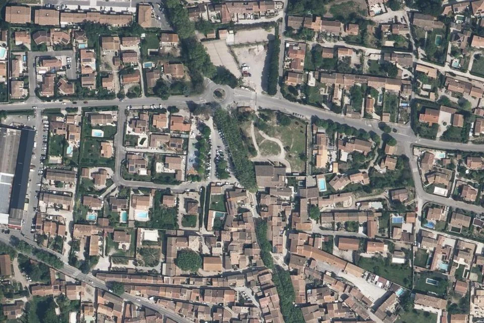 Vue aérienne du lieu de MOURIES - Au cœur d'une oliveraie à Mouriès