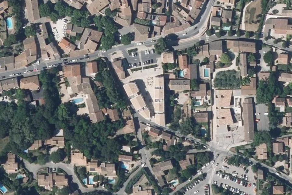 Luftbild: Place du Félibrige in Châteauneuf-de-Gadagne