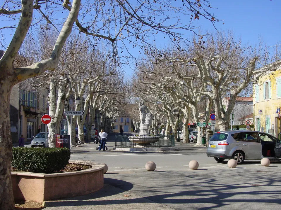Cours du Général-de-Gaulle in Nans-les-Pins