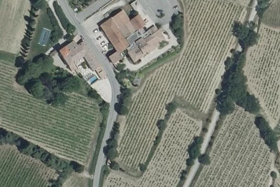 Vue aérienne du lieu de Caveau Gabriel Meffre - Domaine de Longue Toque à Gigondas