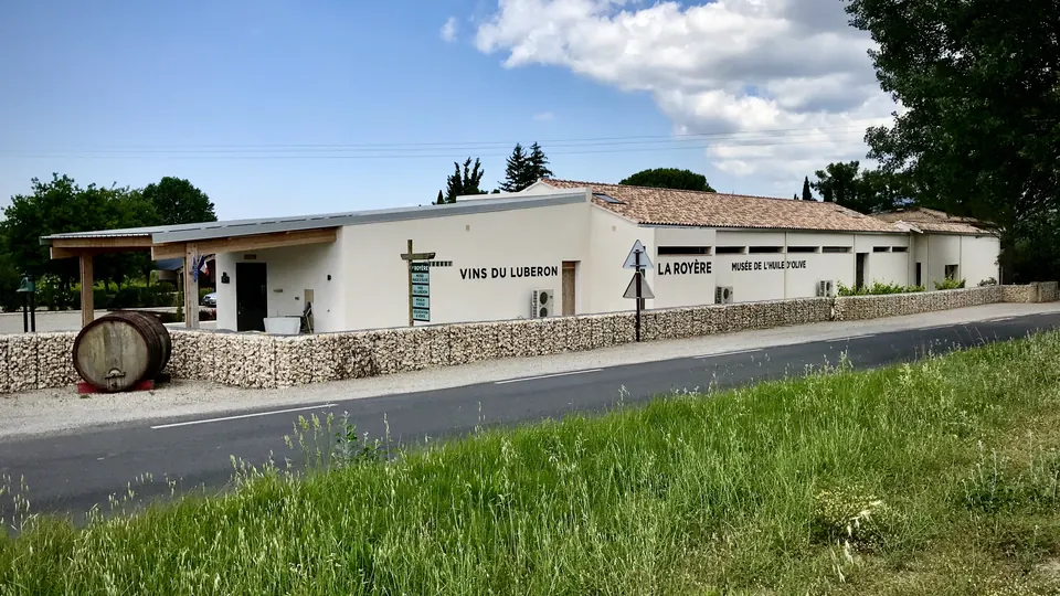 Entrée du domaine de La Royère et du musée de l'Huile d'Olive à Oppède