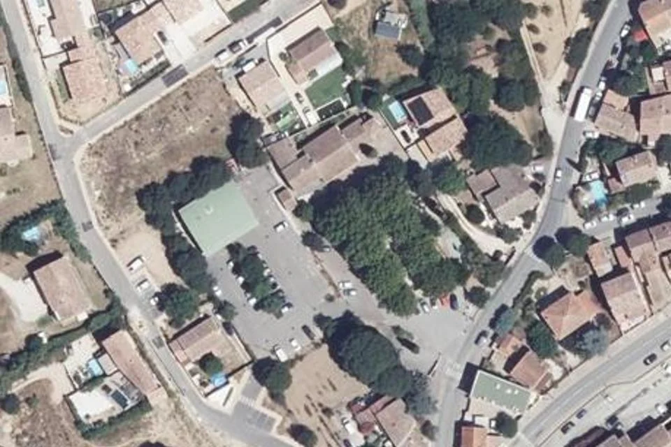 منظر جوي لموقع سوق Castellet في Le Castellet