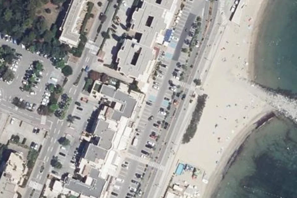 منظر جوي لموقع سوق الحرف اليدوية في Cavalaire-sur-Mer