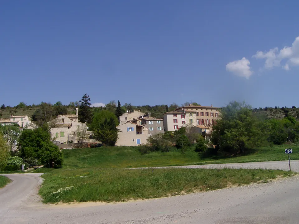 قرية Saint-Martin-les-Eaux