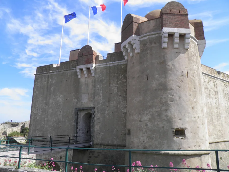 Donjon de la citadelle de Saint-Tropez. Photographie du 2016-05-06.