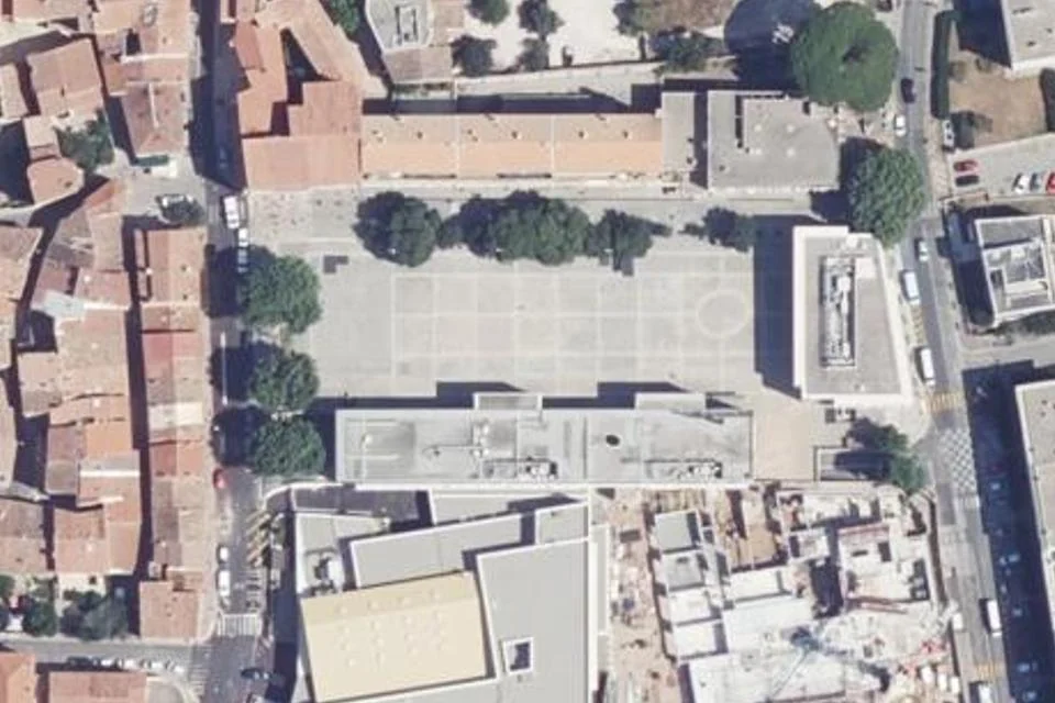 Luftaufnahme des Veranstaltungsorts des Markts in La Valette du Var in La Valette-du-Var