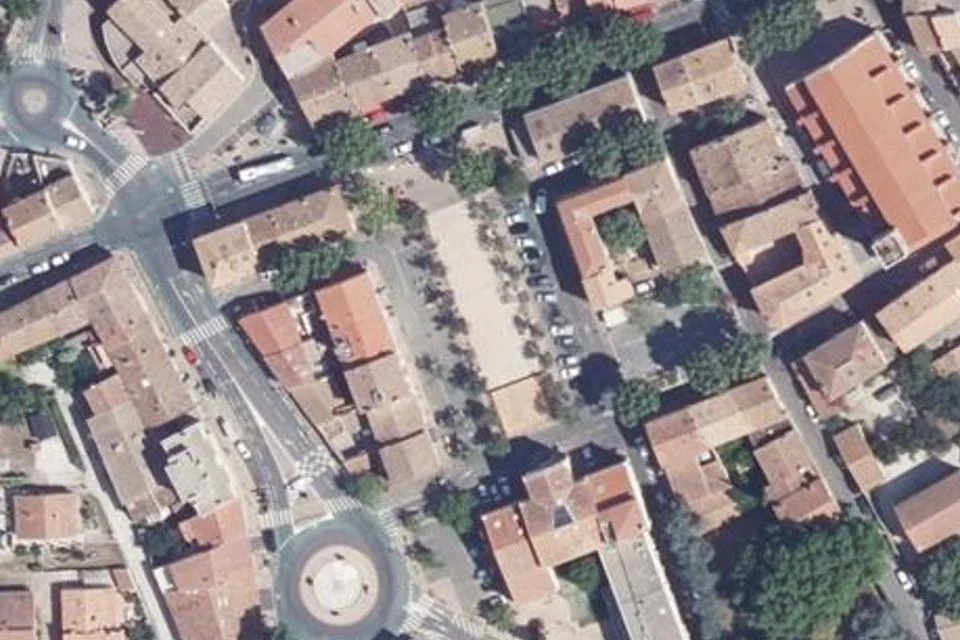 منظر جوي لموقع سوق الثلاثاء في La Garde في La Garde