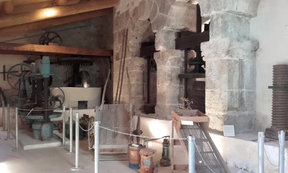 Équipements historiques de l'ancien moulin communal de Callas