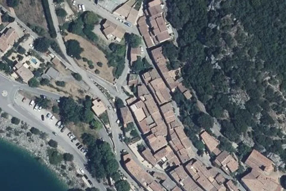 Vue aérienne du lieu de Andrones ou Portails à Bauduen