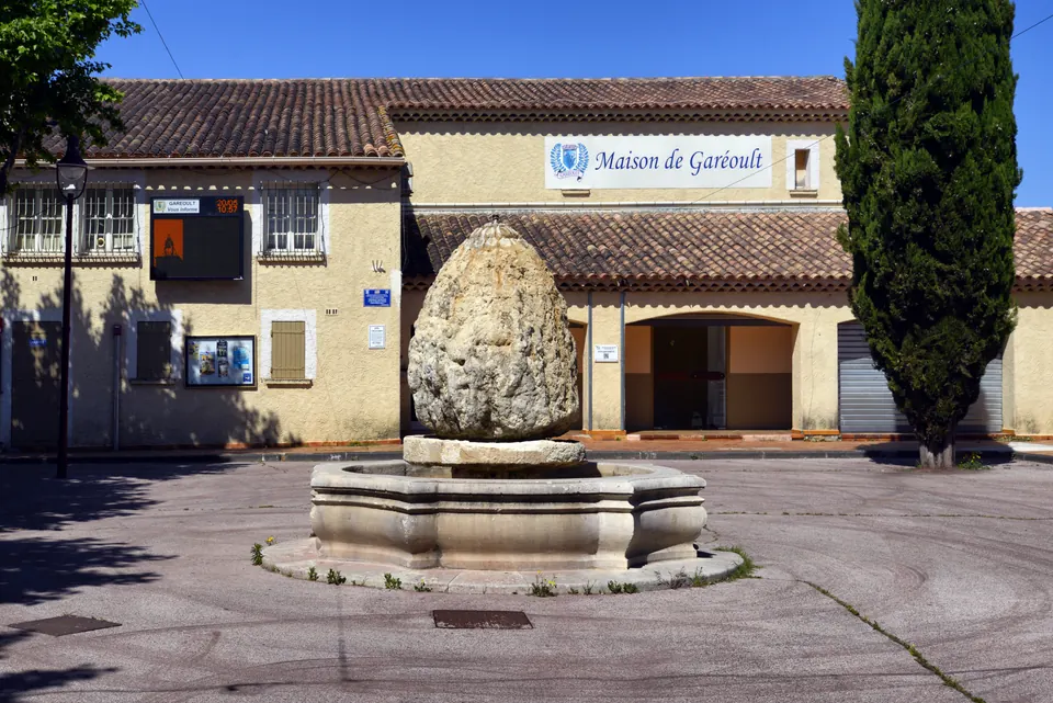 Maison de Garéoult und Brunnen, place du Général-de-Gaulle
