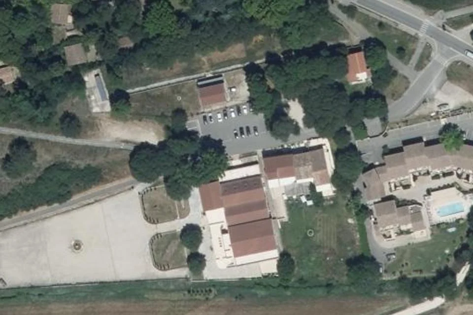 Vue aérienne du lieu de Fondation Blachère à Bonnieux