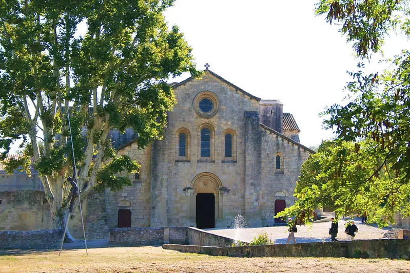 Façade de l’abbaye de Silvacane à La Roque-d’Anthéron