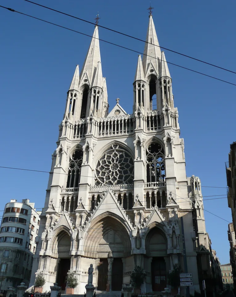Façade de l’église des Réformés à Marseille, photographie de février 2013.