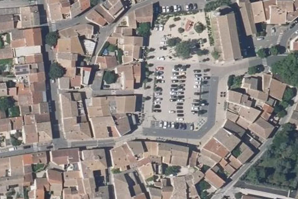 Luftaufnahme des Veranstaltungsorts des Markts in Morières-lès-Avignon