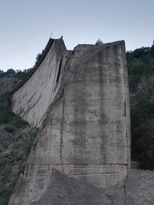 Vestige du barrage de Malpasset à Fréjus.