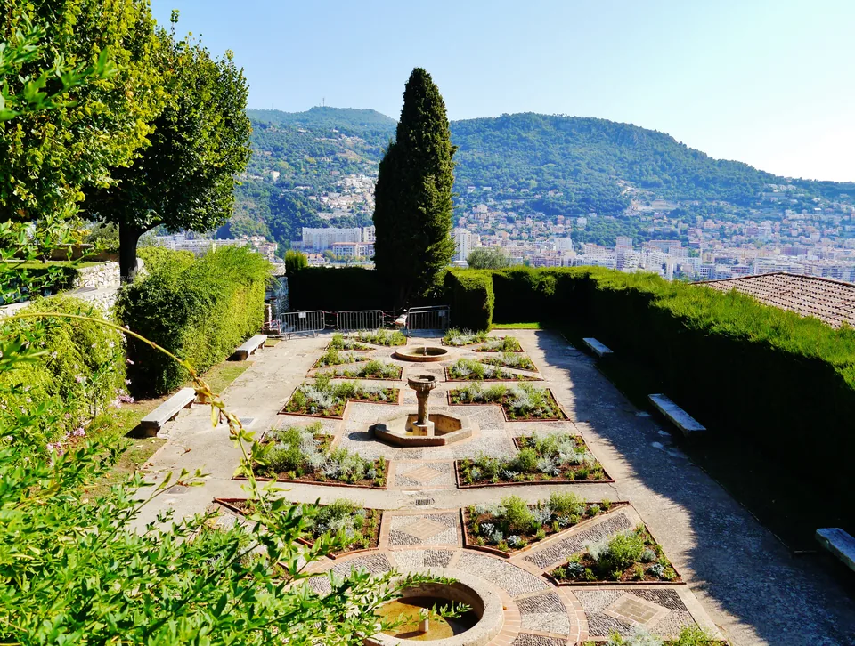 Jardin du monastère de Cimiez, photographié en octobre 2021.