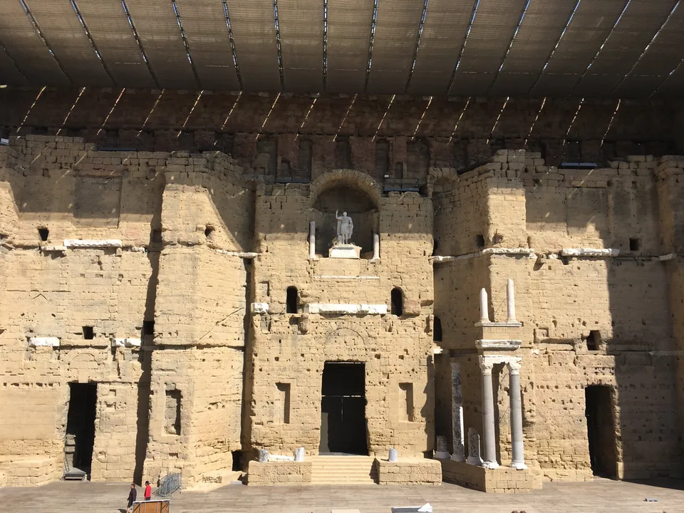 Mur de scène du Théâtre antique d’Orange, photographie de septembre 2019.