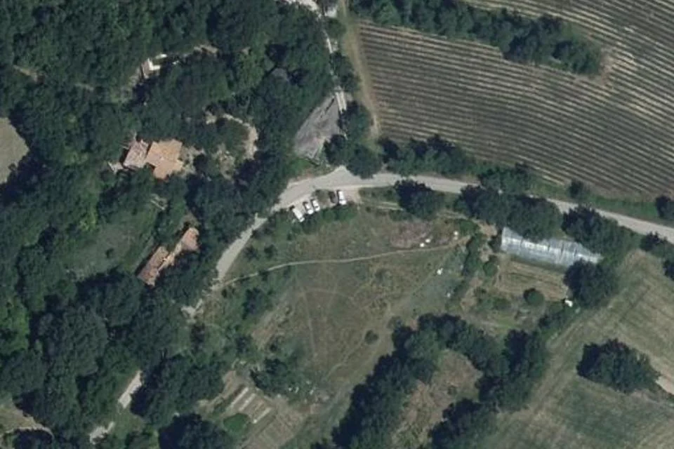 Vue aérienne du lieu de Le potager d'un curieux à Saignon