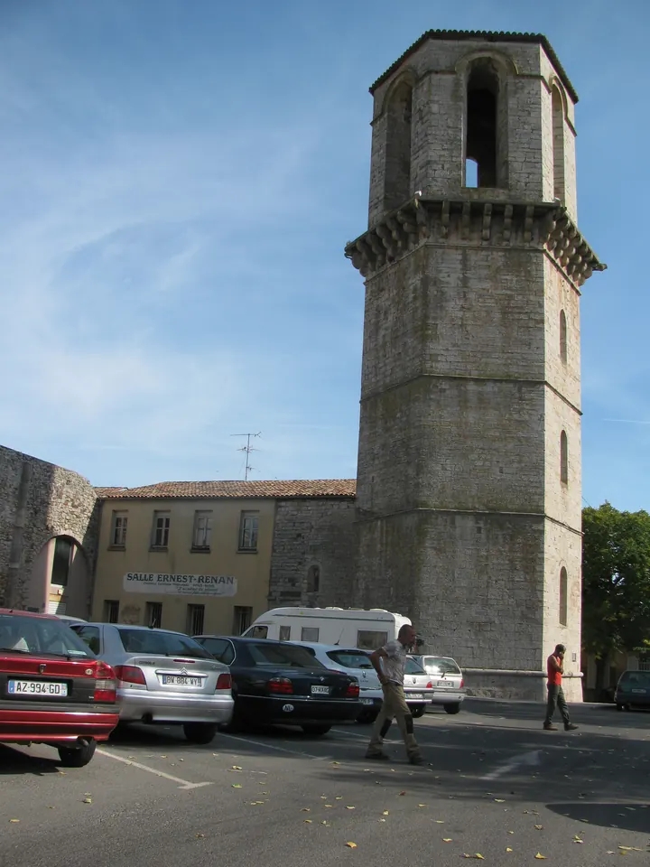 Tour de pierre hexagonale de Notre-Dame-de-Nazareth, place Pasteur au Luc