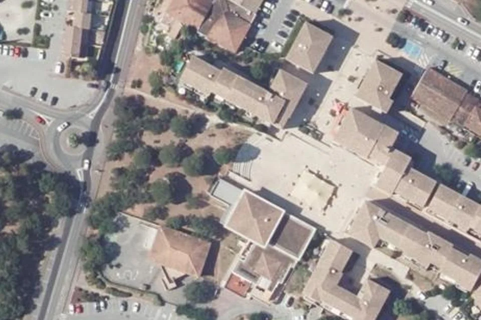 منظر جوي لموقع سوق la Bouverie في Roquebrune-sur-Argens