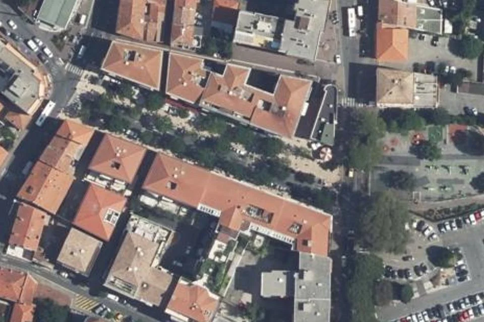 Luftaufnahme des Standorts des italienischen Markts in Cagnes-sur-Mer