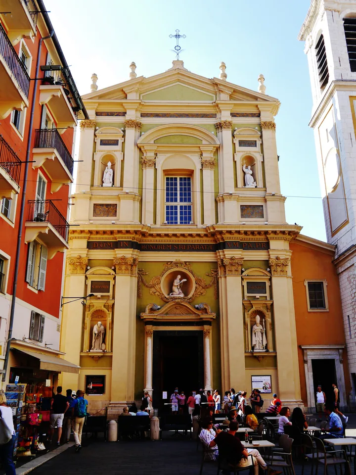 Façade de la cathédrale Sainte-Réparate à Nice, photographiée en octobre 2021.