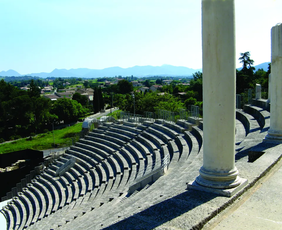 Gradins et colonnes du théâtre antique de Vaison-la-Romaine