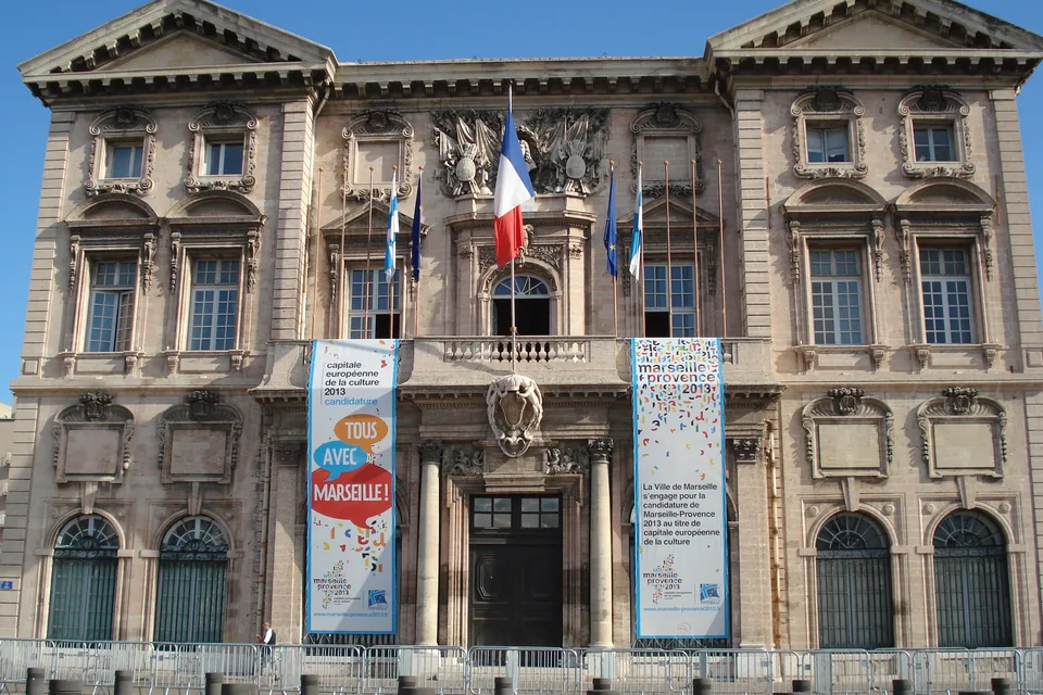 Façade de l’Hôtel de Ville de Marseille, photographie d’août 2008.