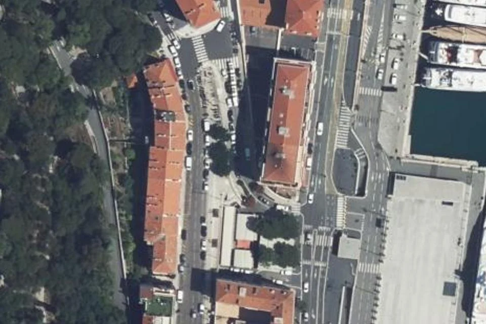 Luftaufnahme des Veranstaltungsorts des Flohmarkts in Nice