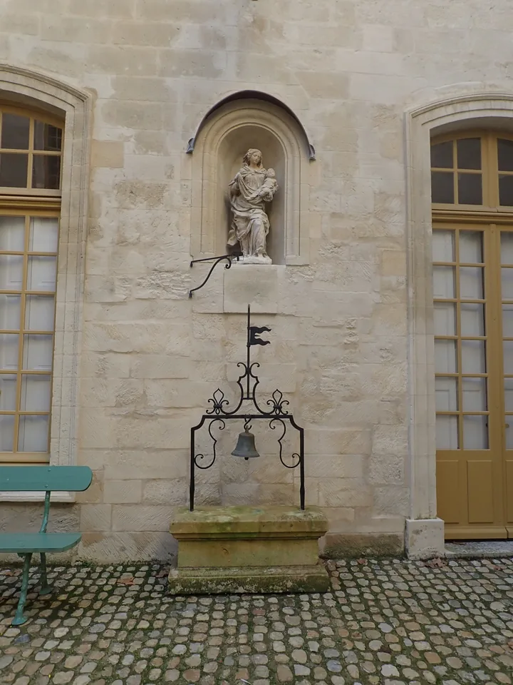 La cour et la fontaine du Palais du Roure.