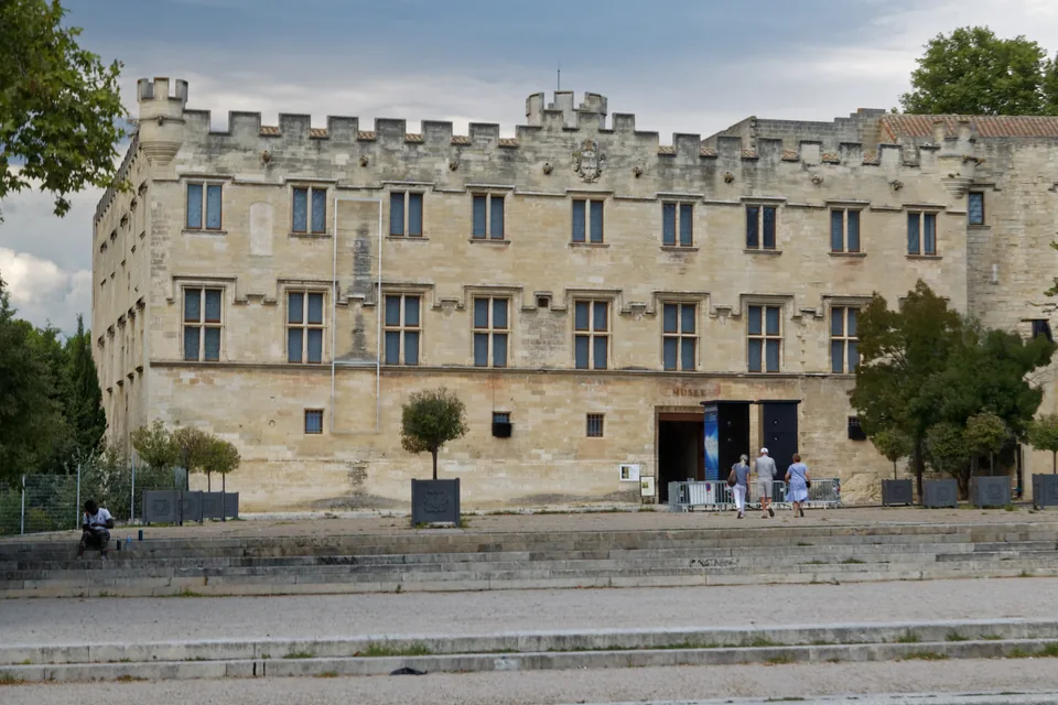 Façade du Musée du Petit Palais à Avignon. Photographie du 17 août 2018.